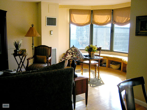Photo 1 of 44 West 62nd Street, Upper West Side, NYC, $985,000, Web #: 438447